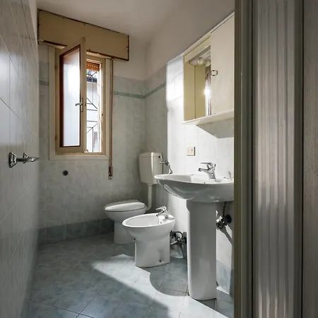 Luminous Flat In With Garden Bibione