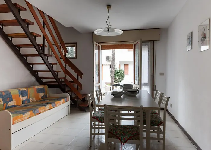 Luminous Flat In With Garden *